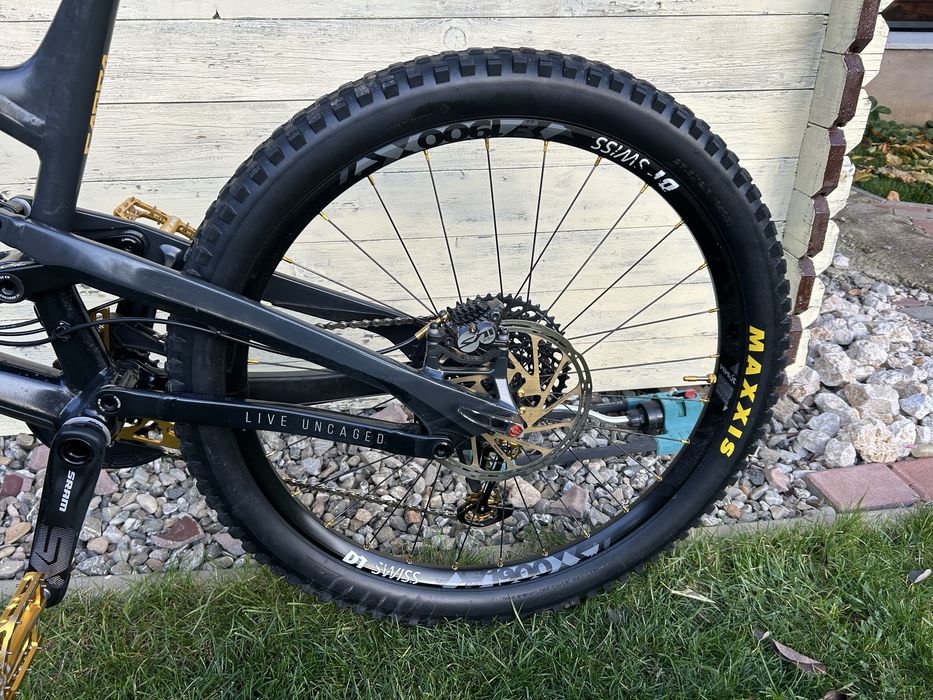 Vand YT Capra Base 27.5 Costum Gold