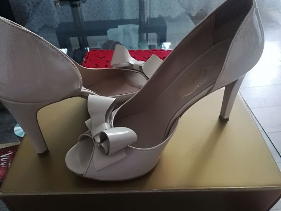 Pantofi eleganți din piele