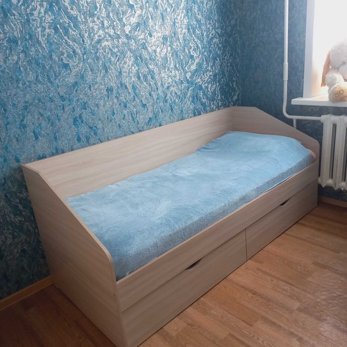 Продам мебель  шкаф 140×45, крават подрасковая 190×80