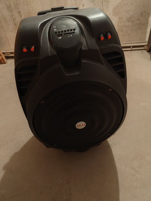 Vând boxa Akai SSO23A-X10