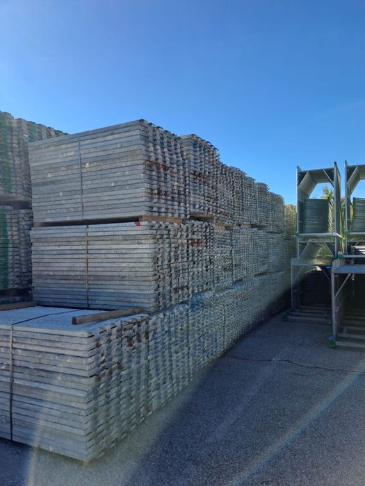 Schela metalica uzata cu gard de vanzare sau chirie/închiriat