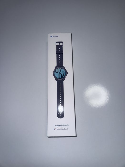 Смарт часовник TicWatch Pro 5