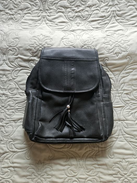 Элегантный черный рюкзак – вместительный и стильный