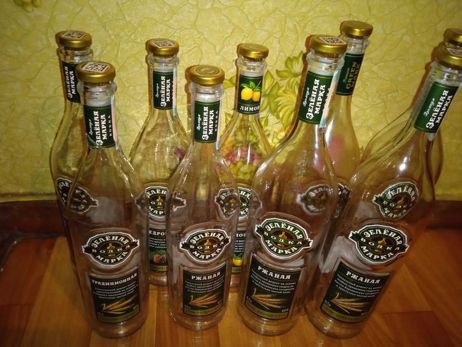 ПРОДАМ СТЕКЛЯННЫЕ БУТЫЛКИ из-под водки Зелёная марка ! 0,5 л. и 0,7 л.