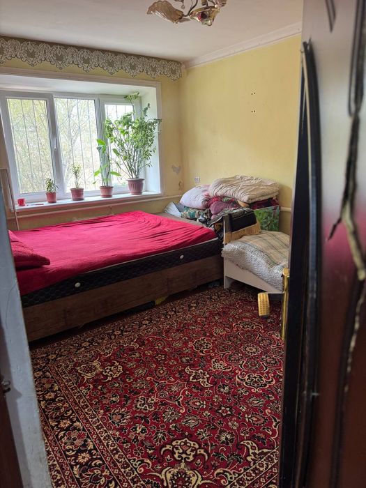 Chirchiqda 3 xonali kvartira srochna sotiladi