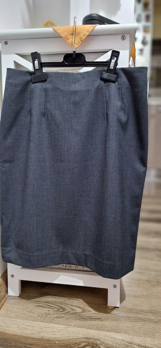 Vand doua fuste H&M stare excelenta