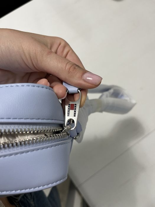 Tommy Jeans geantă crossbody albastru pastel – nouă cu etichete