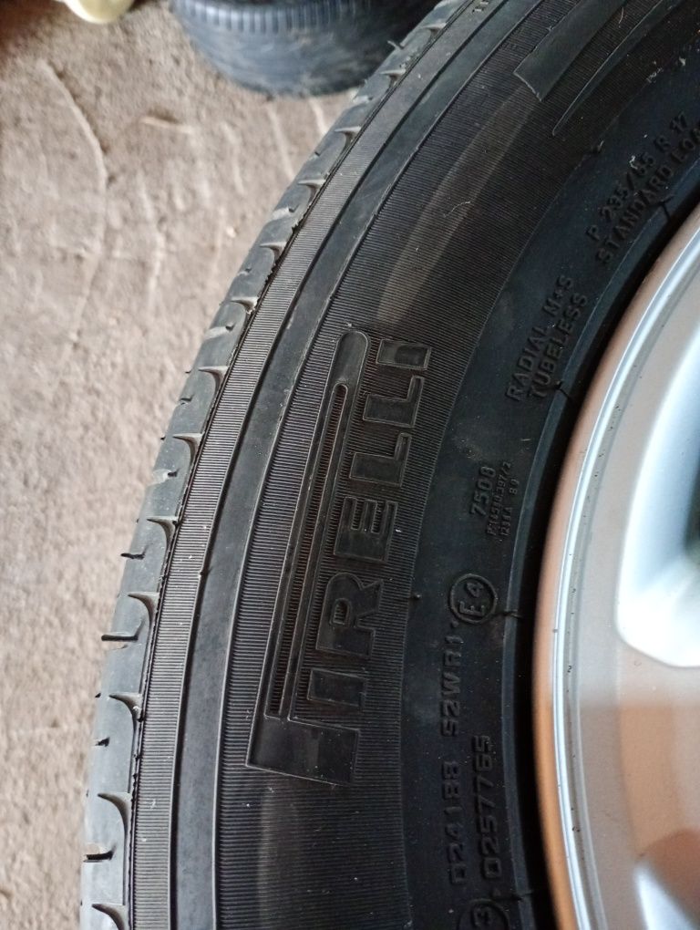 Хюндай оригинални джанти със летни  гуми 235/65/17 7JET41 5x115 цо67