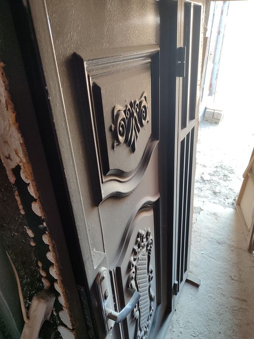 Самарканда темир ешик сотилади холати янгидек