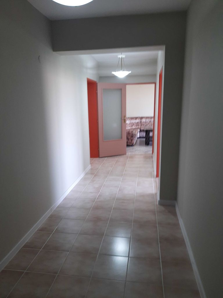 Продава се Четиристаен апартамент в Плевен, 9-ти квартал - 130 кв.м за 1270 €/кв.м - Снимка #14