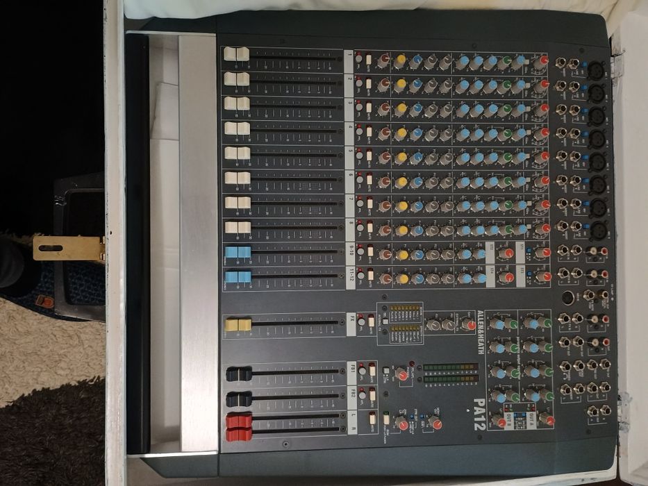 Vând mixer Allen Heath PA 12