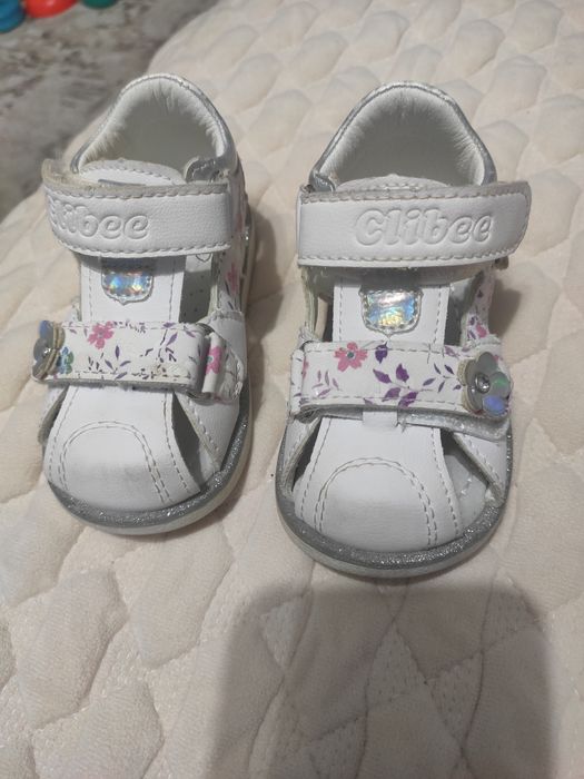 Продам сандали на девочку