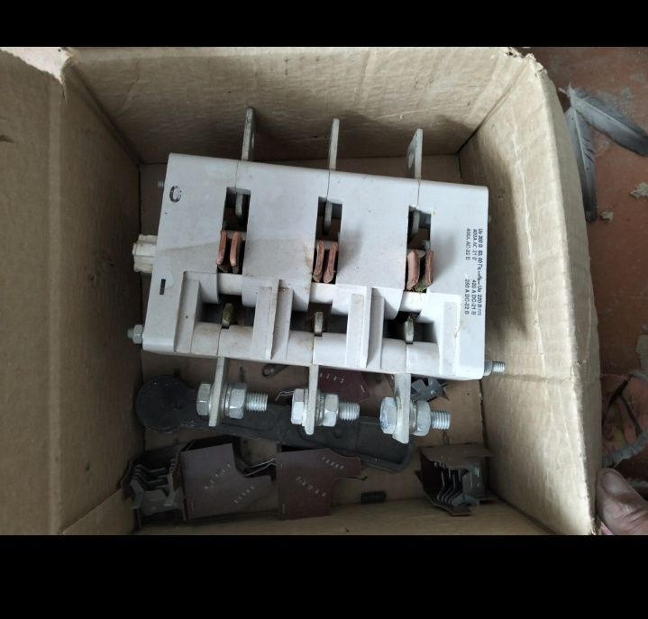 Рубильник сатылады.