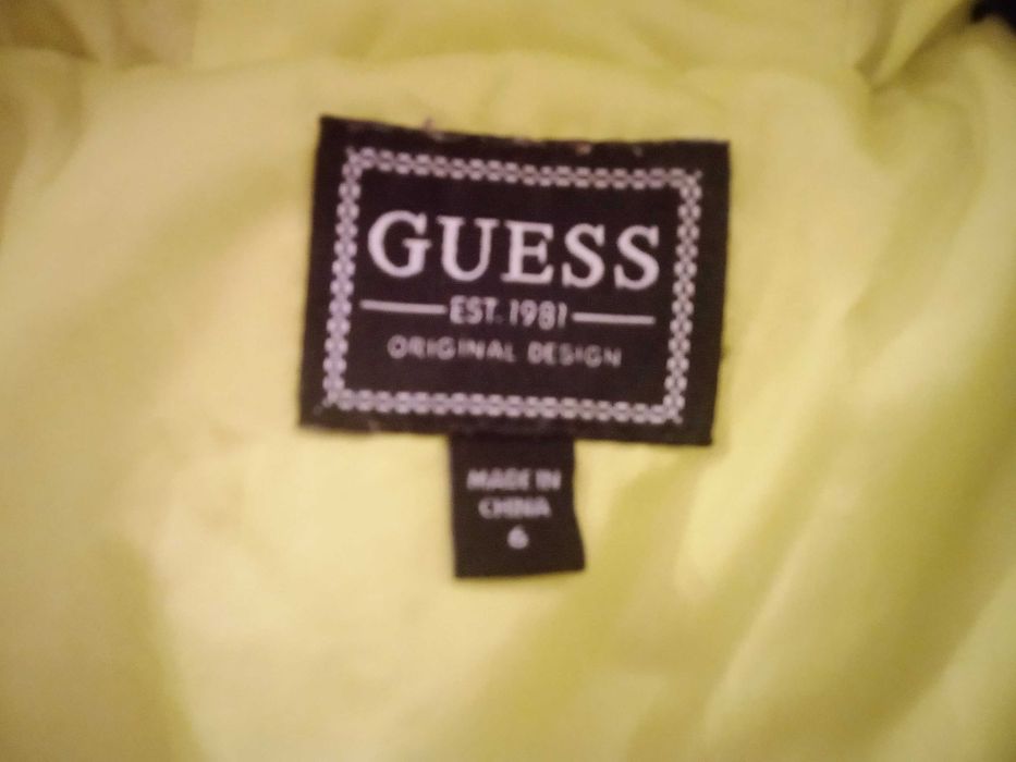 Яке Guess за момче 6г - 85 лв.