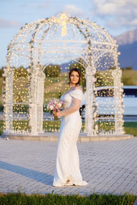 Vând rochie de mireasa marimea (M)+trenă+vual 1500 lei