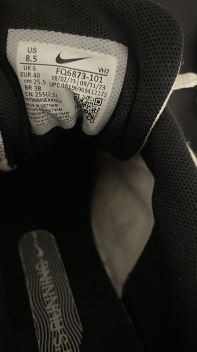 Обувки NIKE initiator