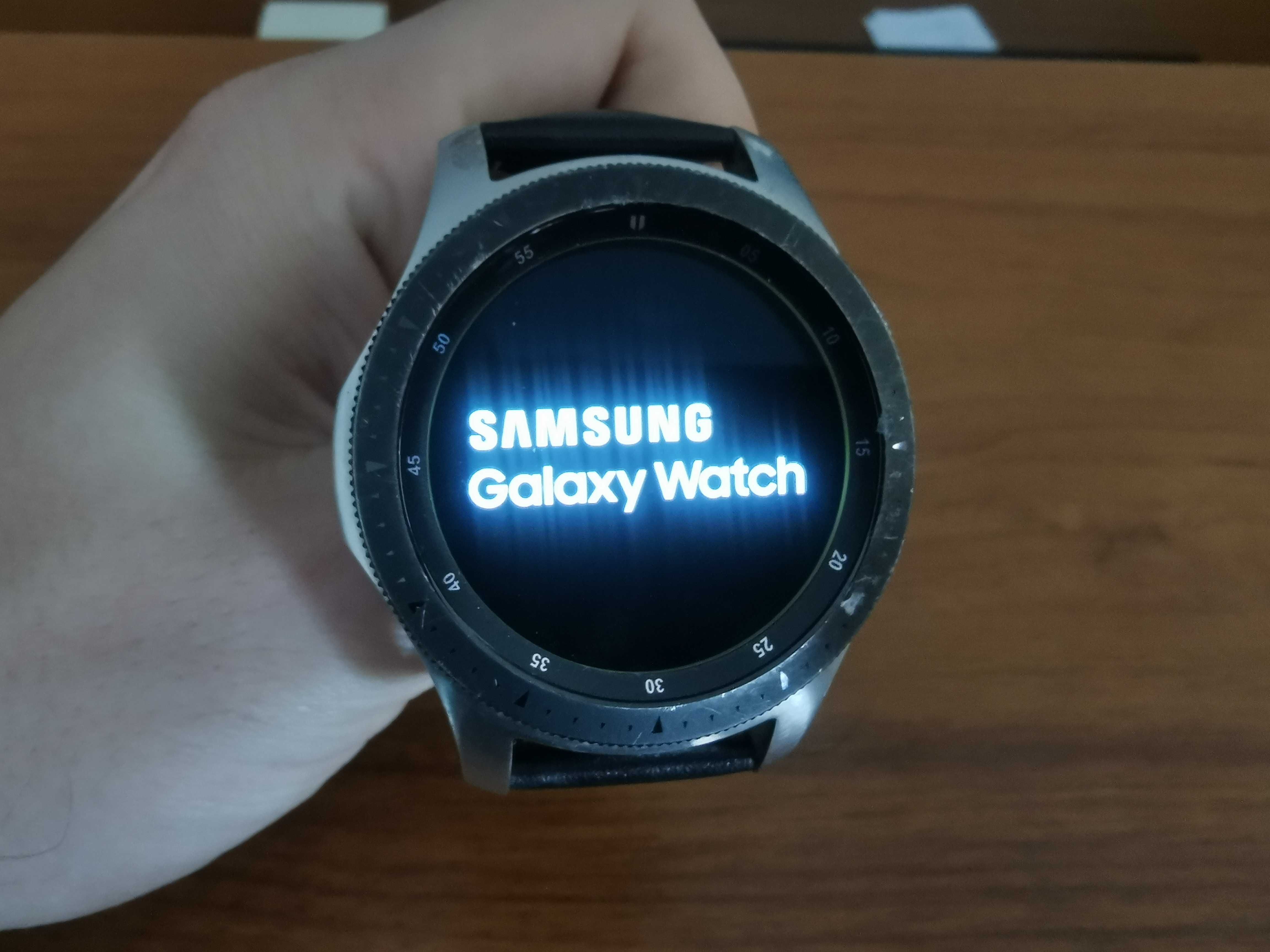 Смарт часовник Самсунг - модел Samsung Galaxy Watch Sm-r800