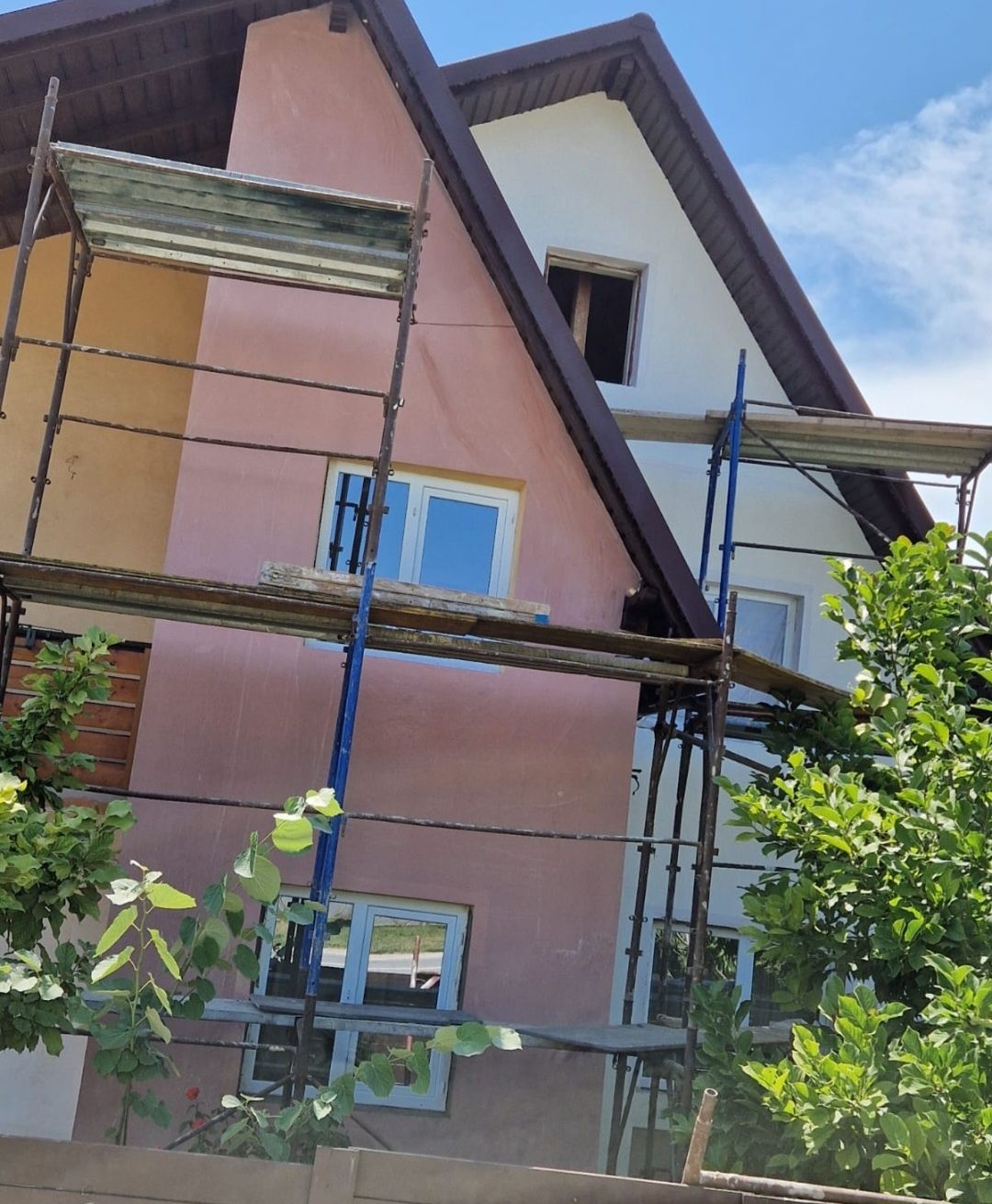 Echipă tencuitori, zugraveli mecanizate,placări finisaje exterioare