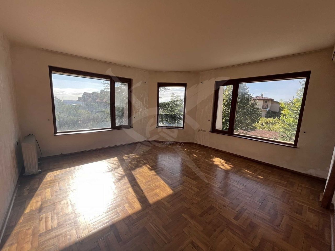 Продава се Къща в Варна, м-т Сотира - 250 кв.м за 1420 €/кв.м - Снимка #5