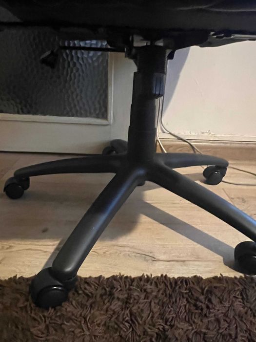 Продавам COUGAR ARMOR One Royal