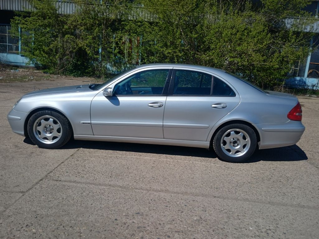 Mercedes-Benz E 220
