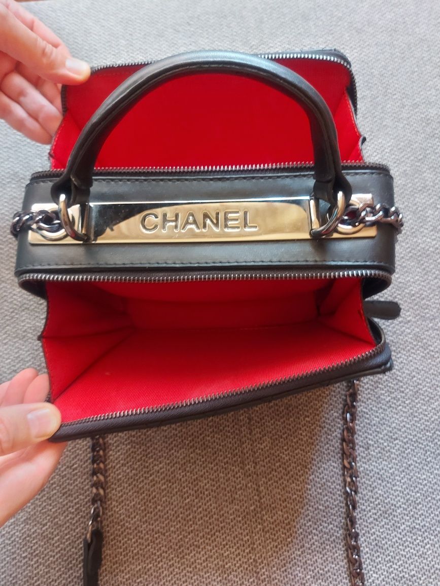 Чанта Chanel чисто нова.
