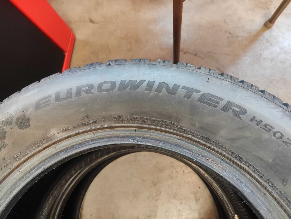 2бр.зимни гуми 215/60/16 Falken