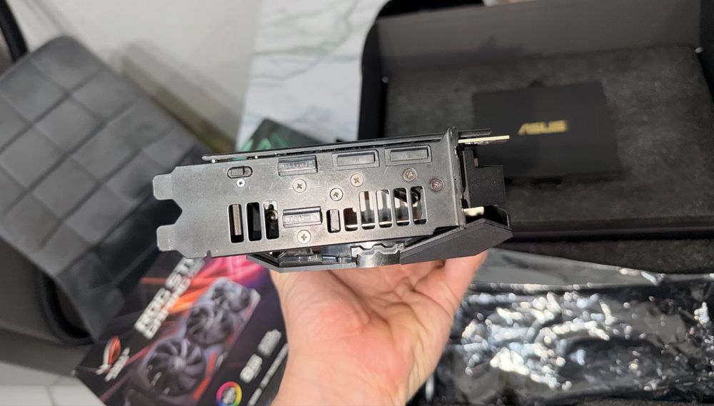 Placa video (GPU) ASUS rog strix RTX 2080 super oc
