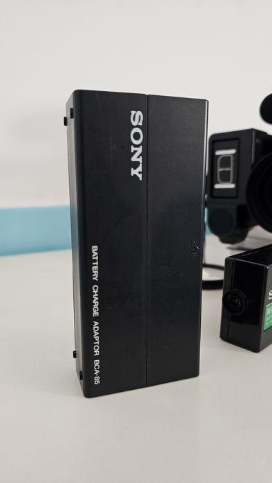 Vând camera Sony VHS-C in stare de funcționare