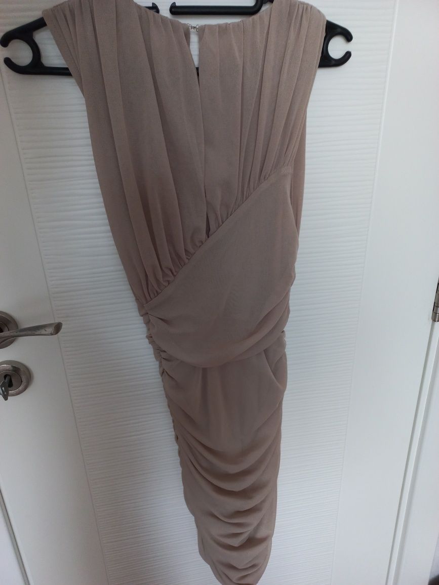 Zara нова бежова рокля