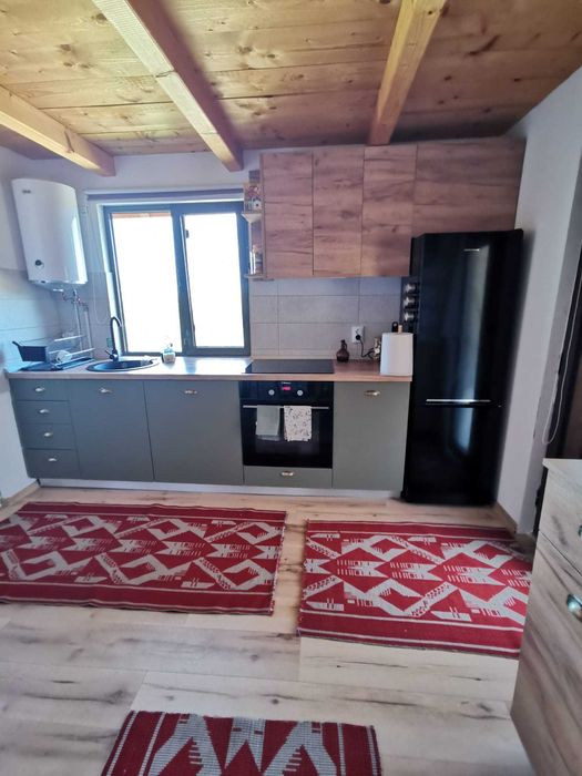 Cabana de inchiriat la marginea padurii