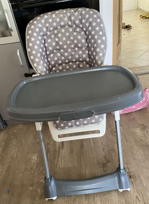 Scaun de masă pentru bebeluși reglabil și pliabil – stare excelentă!
