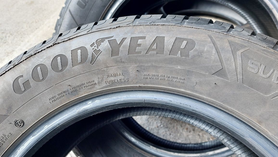 Зимни гуми за джип 225/65/17 Goodyear Ultragrip Performance 4 броя