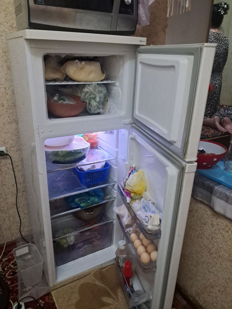 Xoladilnik sotiladi srochna