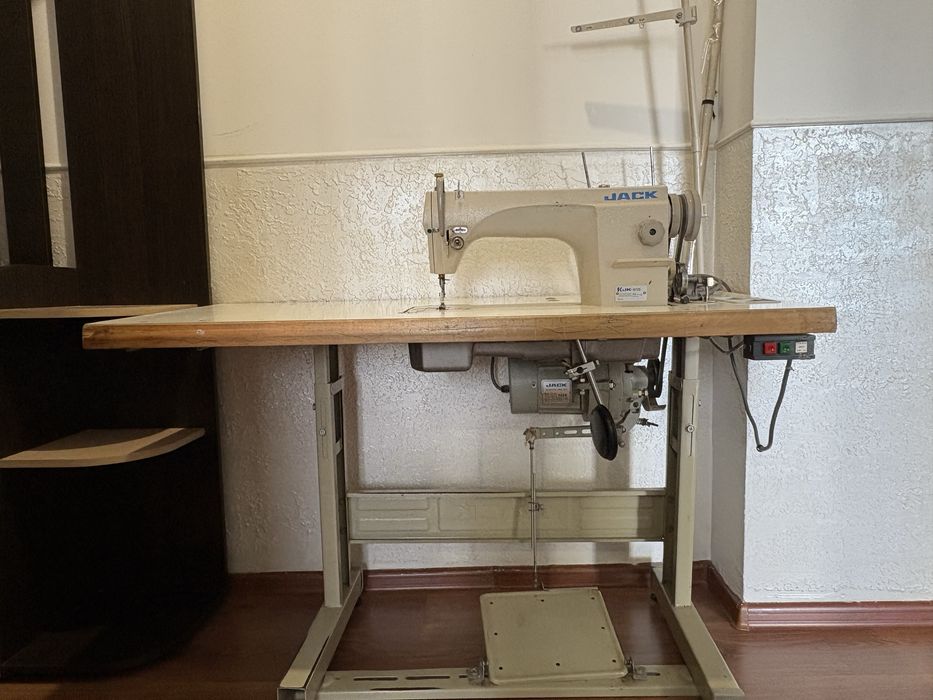 Швейная машинка JACK