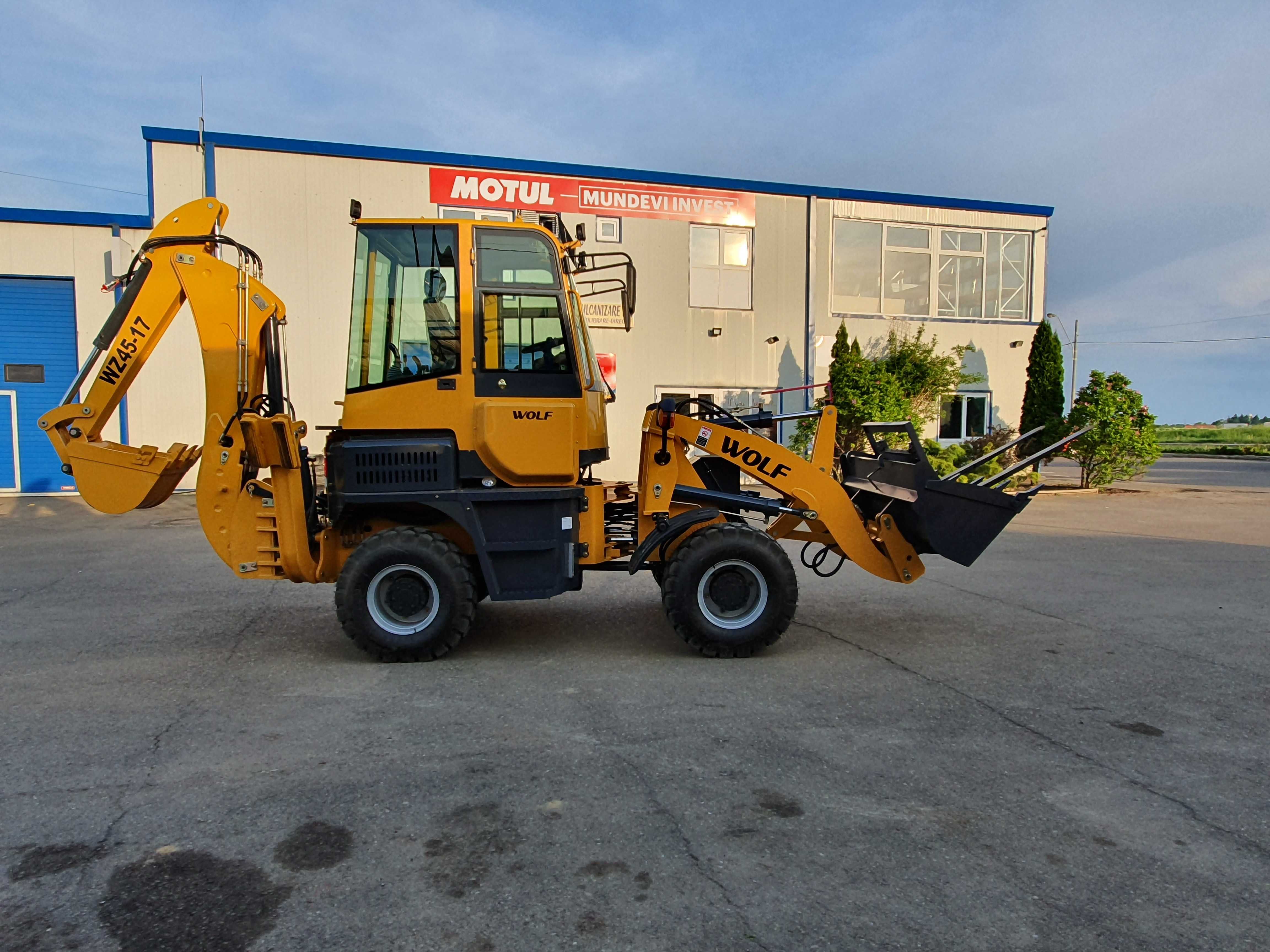 Buldoexcavator WOLF de 5 tone masa