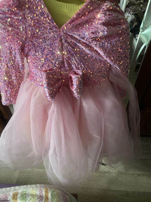 Продам бальные платье на девочку