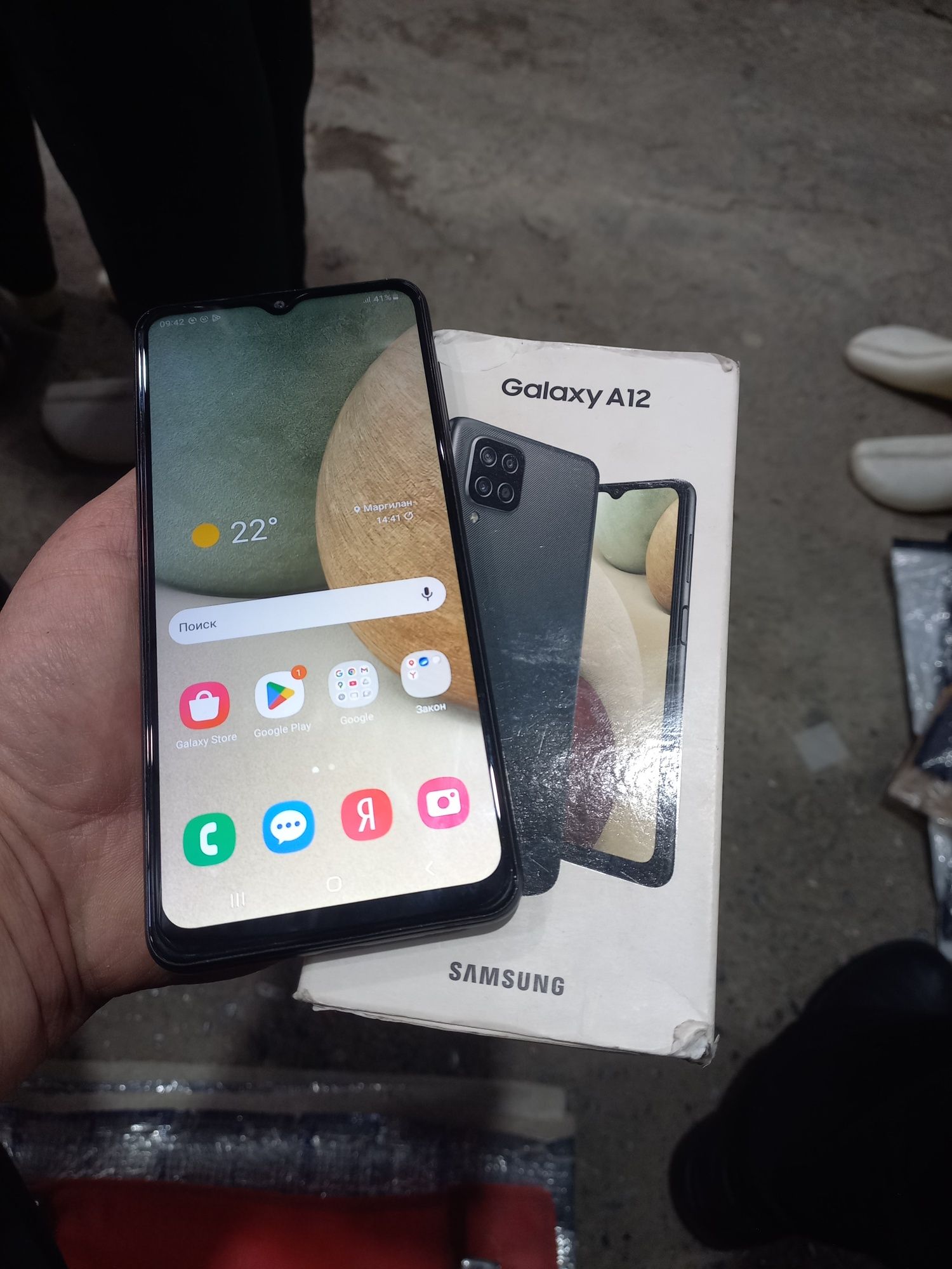 A12 samsung ideal holati yangi tiniq 32GB hotirasi rangi qora.