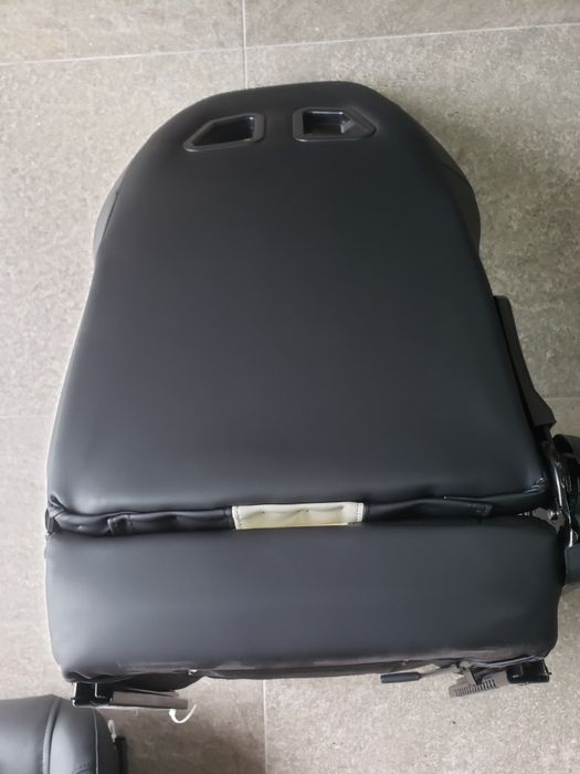 Спортни седалки за автомобил J32