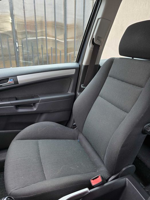 Vand Opel Zafira Sport  1.9 cdti, foarte intretinuta, 150 cp, 3300euro