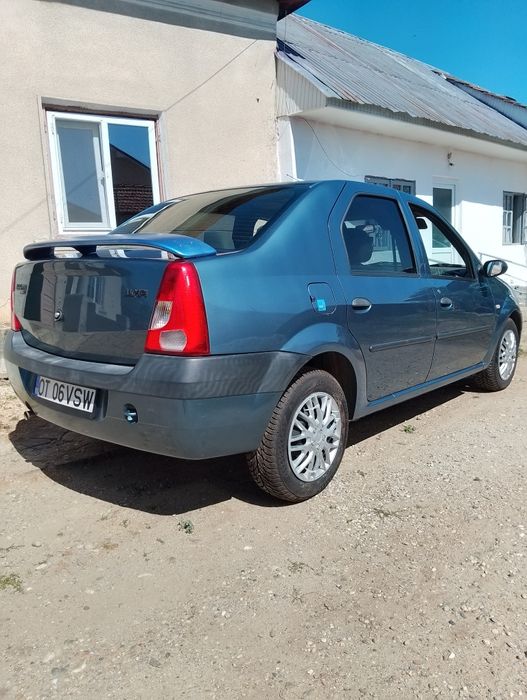 Vând Dacia Logan
