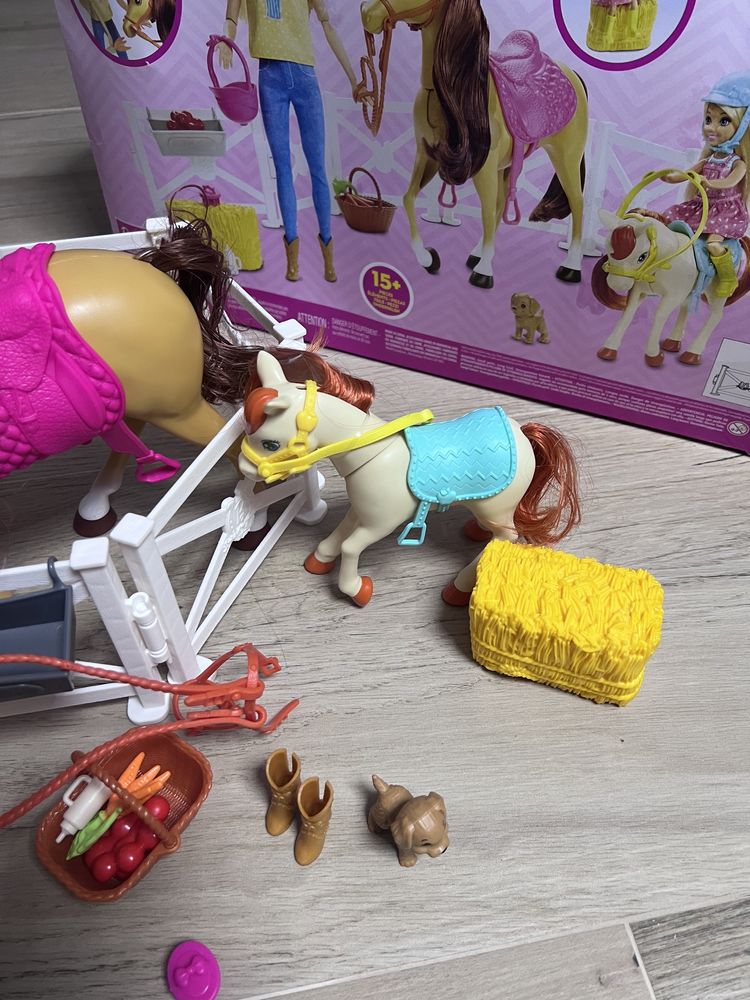 Set de joaca Papusa Barbie cu caluti si accesorii