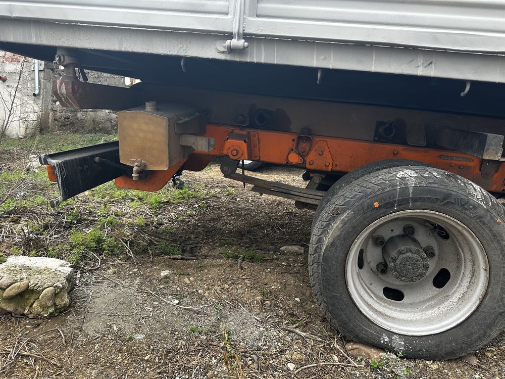 Тристранен Самосвален Кош и HIAB 650B Автокран