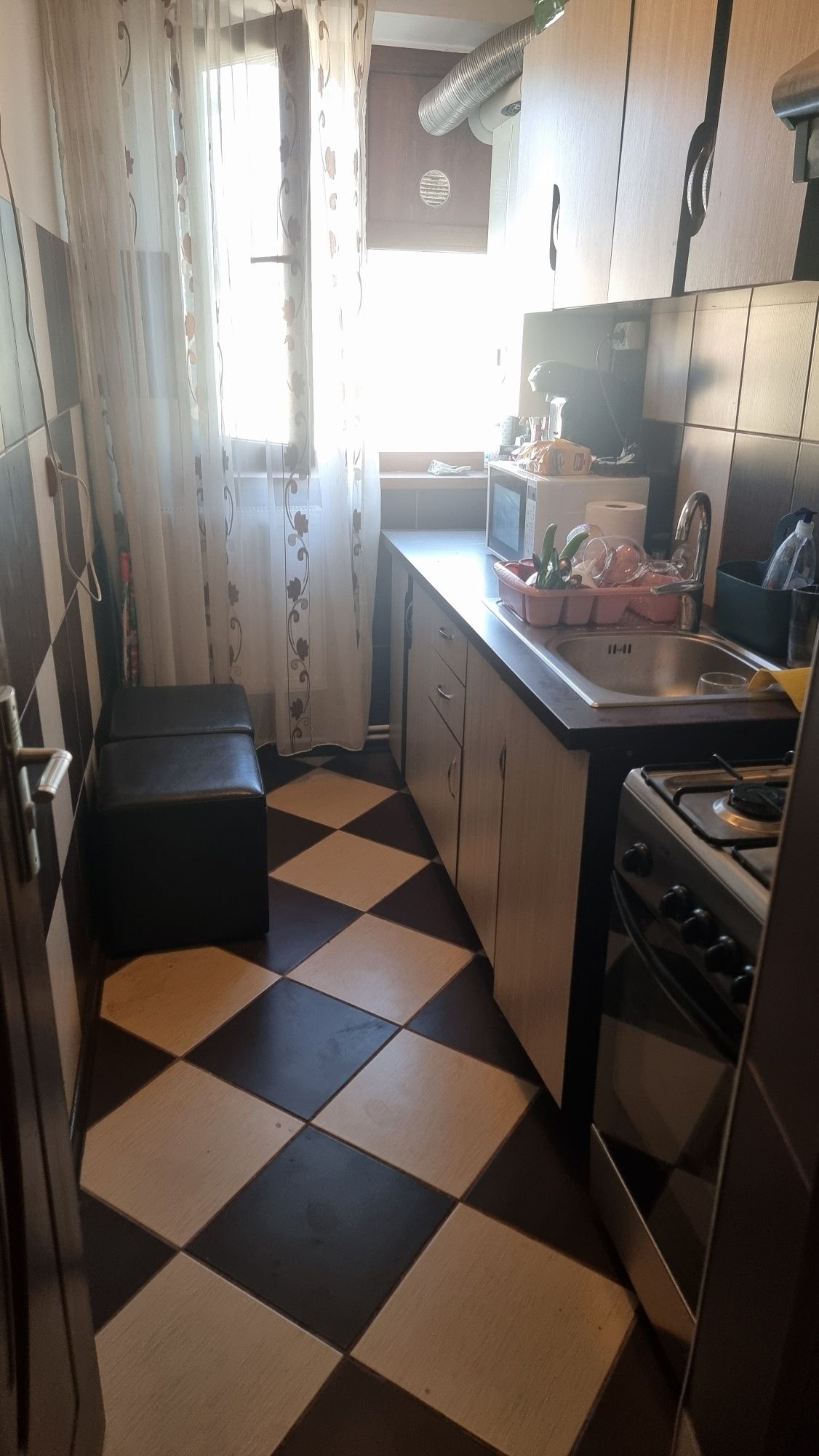 Închiriez  apartament pe termen lung