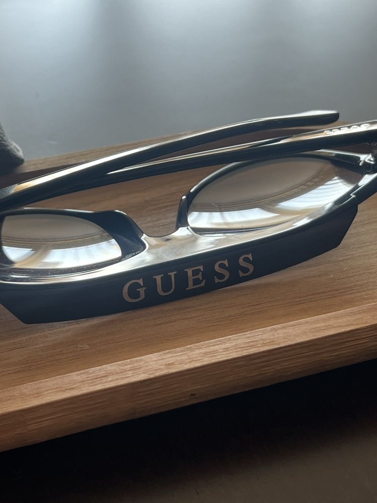 разпродажба очила Guess