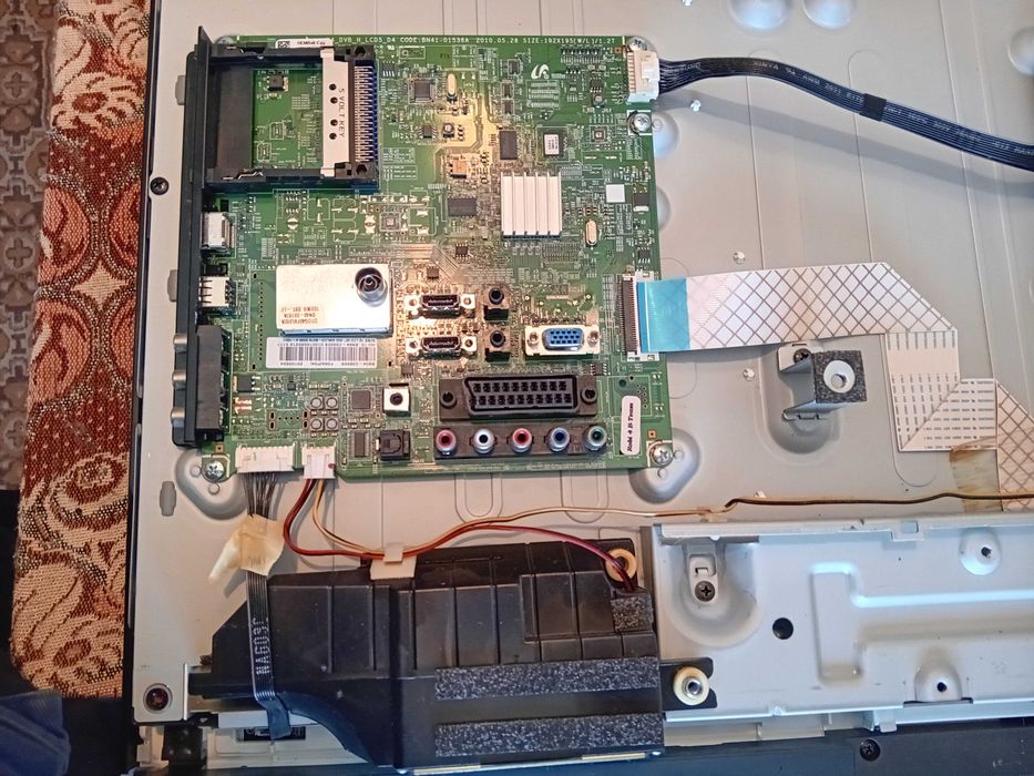 Телевизор Самсунг 32 инча за части.