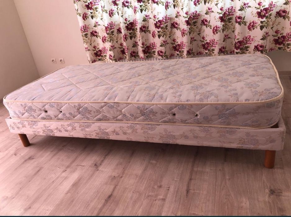 Pat cu saltea pentru o persoana