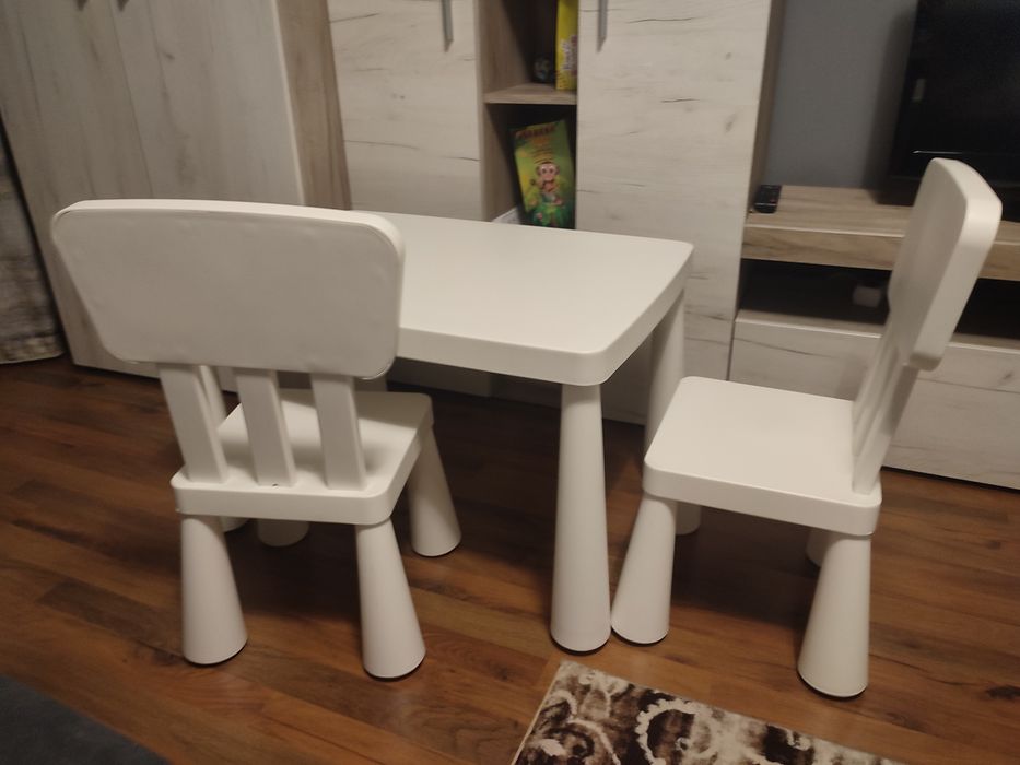 Măsuță și scaune pentru copii Ikea