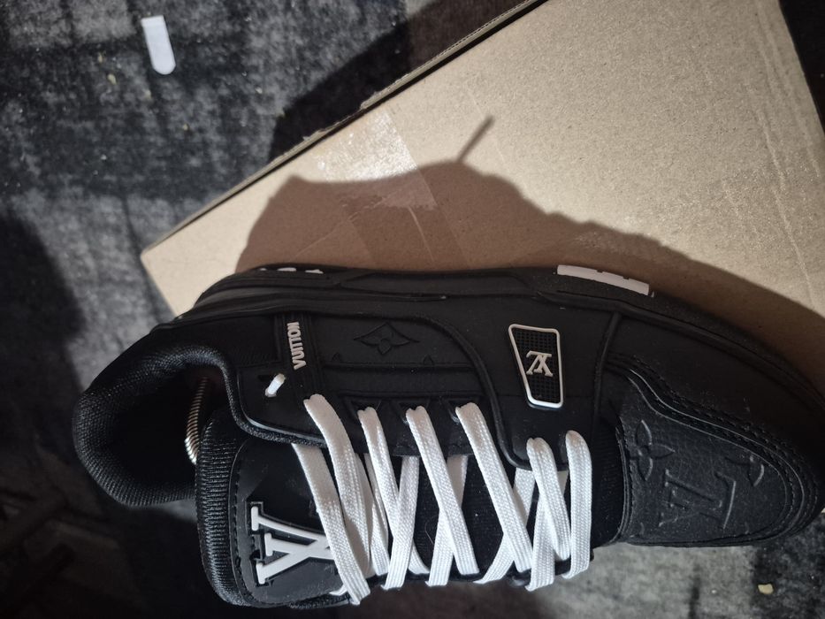 Adidași Louis Vuitton