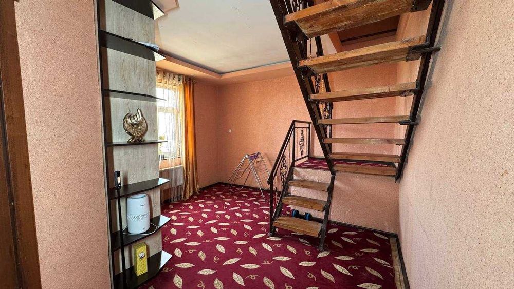 Фрунзиский KIUF 4 қаватда 5 хонали квартира сотилади.ID: 1496